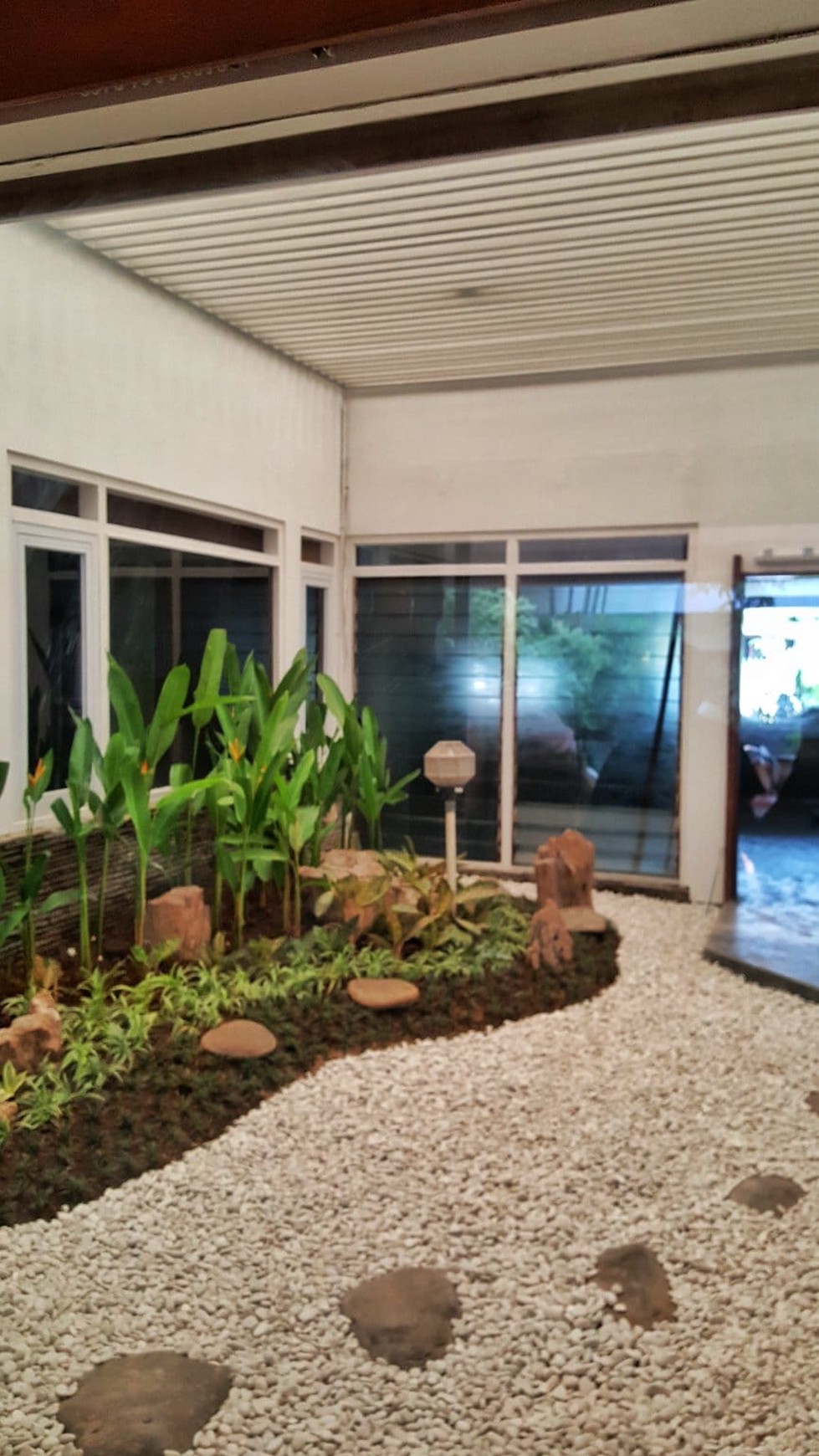 Rumah asri dan nyaman, siap huni di Menteng, Jakarta Pusat