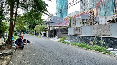 Rumah Tua Hitung Tanah Kawasan Mega Kuningan, Lingkungan Tenang