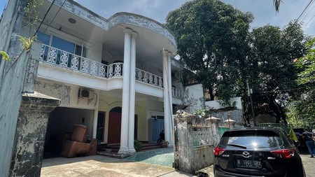 Mega Kuningan- Rumah Dalam Kompleks Tenang