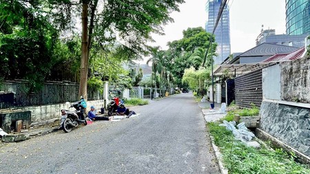 Rumah Tua Hitung Tanah Kawasan Mega Kuningan, Lingkungan Tenang