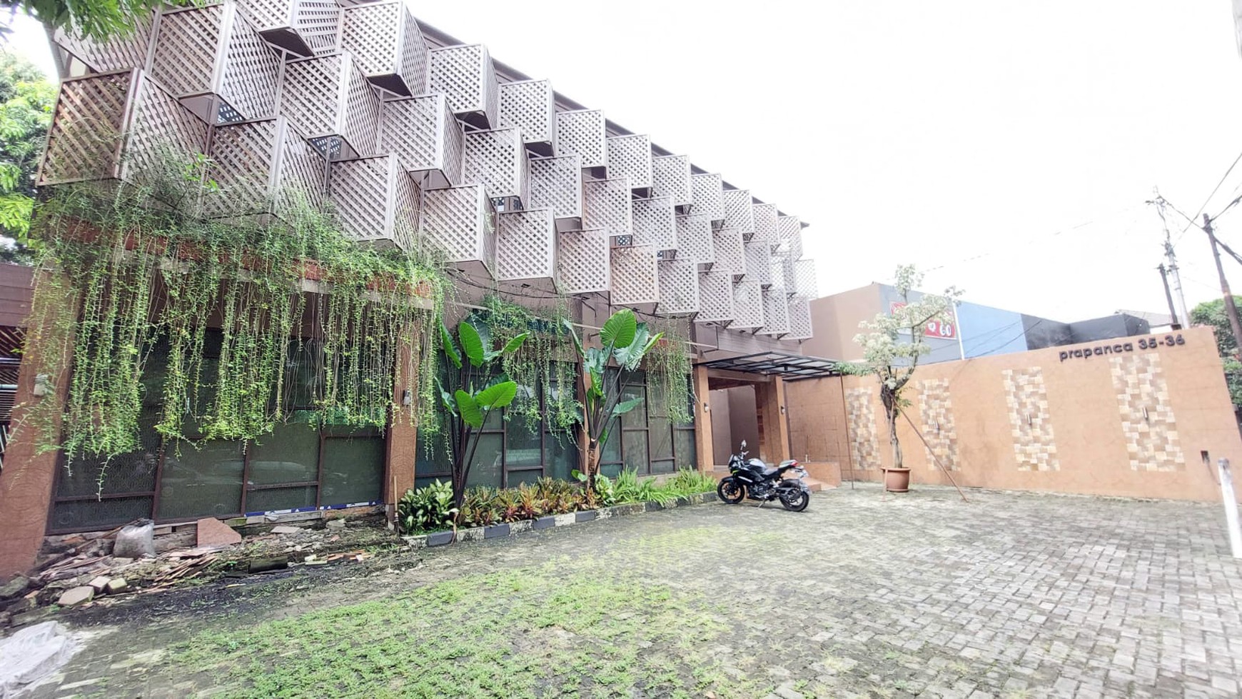 Mini Building di Prapanca, Kebayoran Baru, bangunan 3 lantai