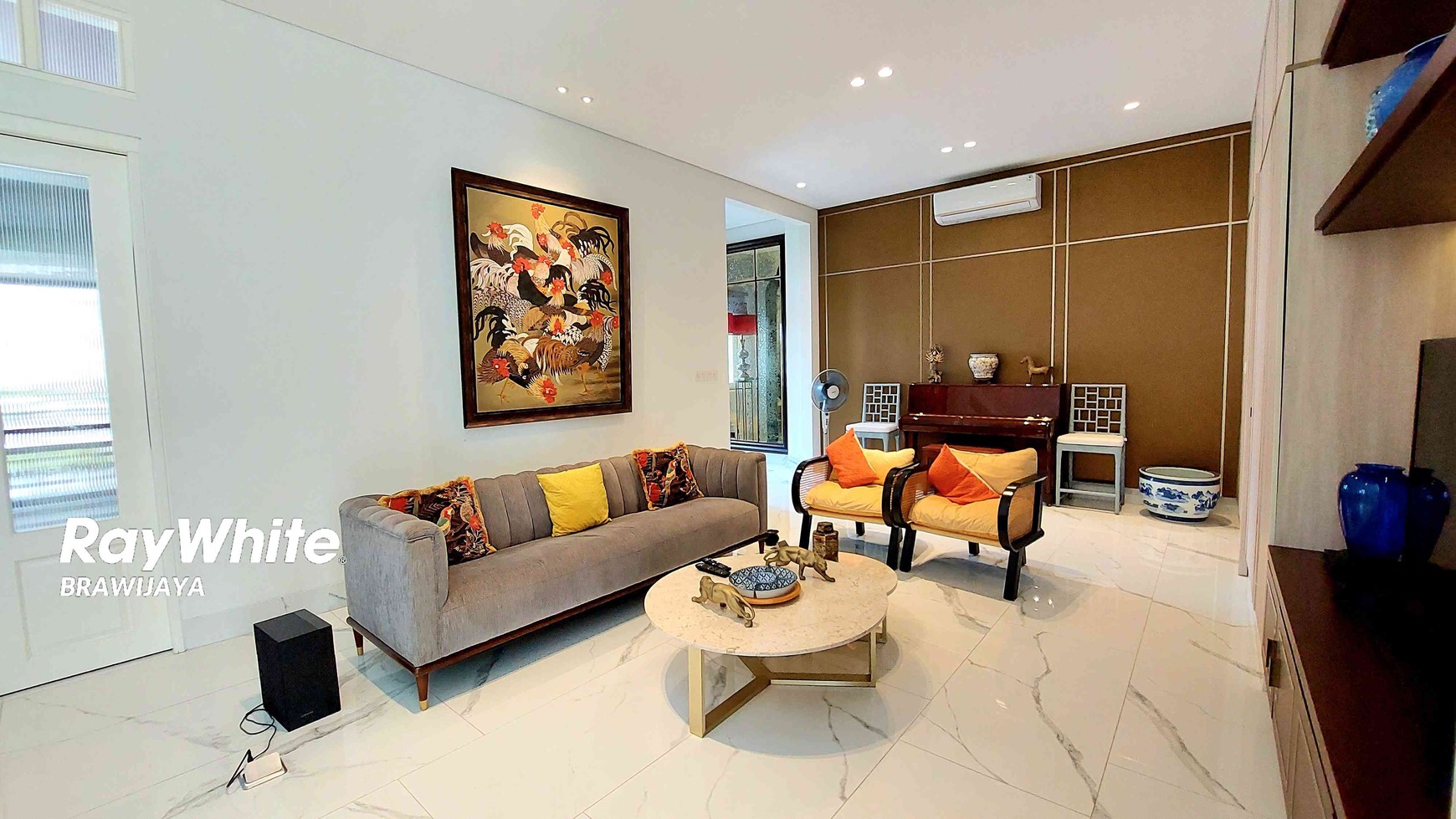 TOWNHOUSE DI RAGUNAN, JAKSEL, INDOCHINE DESIGN INTERIOR, 2 KM KE  TOL JORR