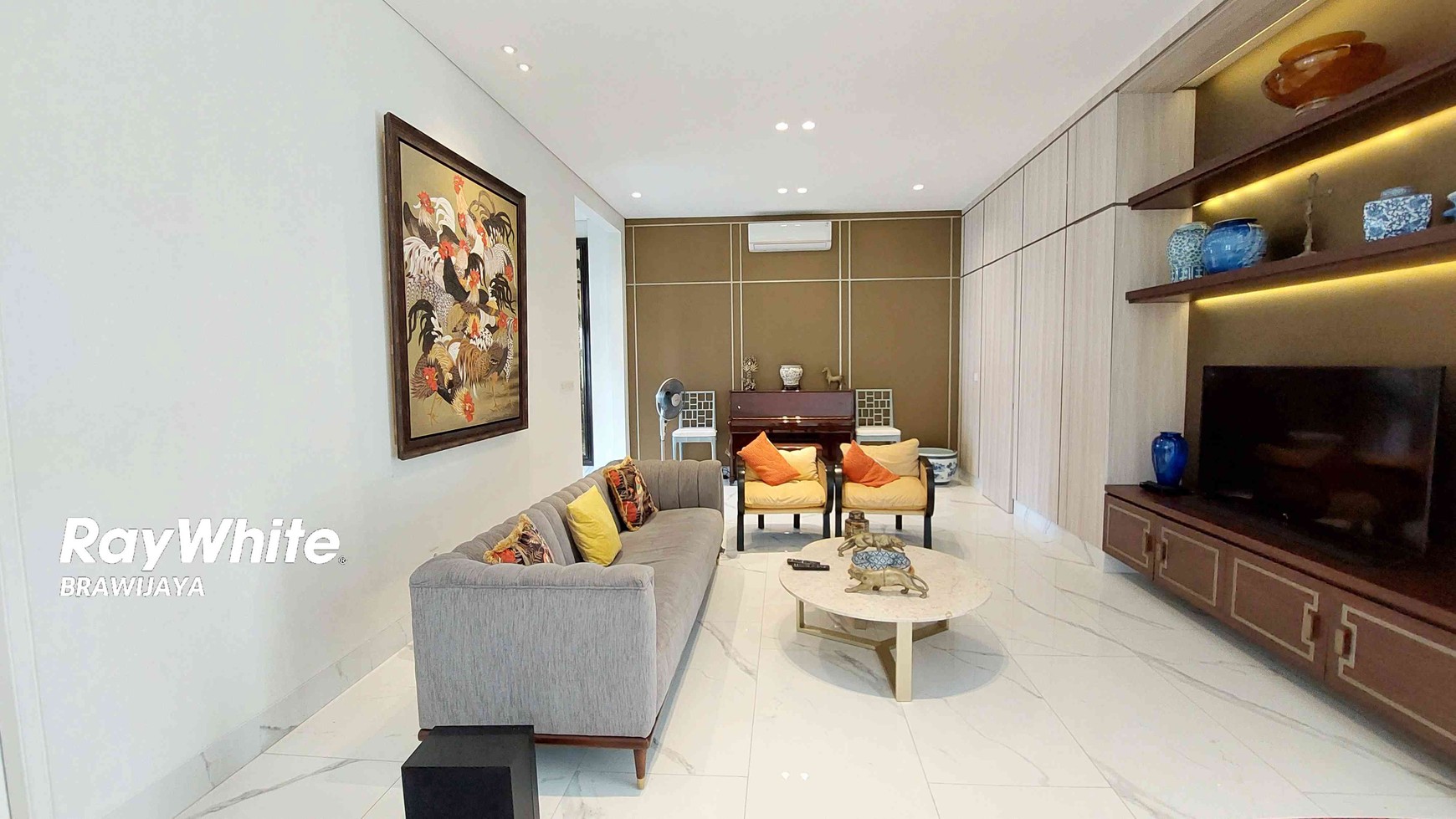 TOWNHOUSE DI RAGUNAN, JAKSEL, INDOCHINE DESIGN INTERIOR, 2 KM KE  TOL JORR