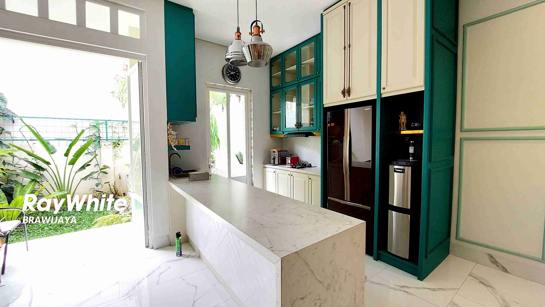 TOWNHOUSE DI RAGUNAN, JAKSEL, INDOCHINE DESIGN INTERIOR, 2 KM KE  TOL JORR
