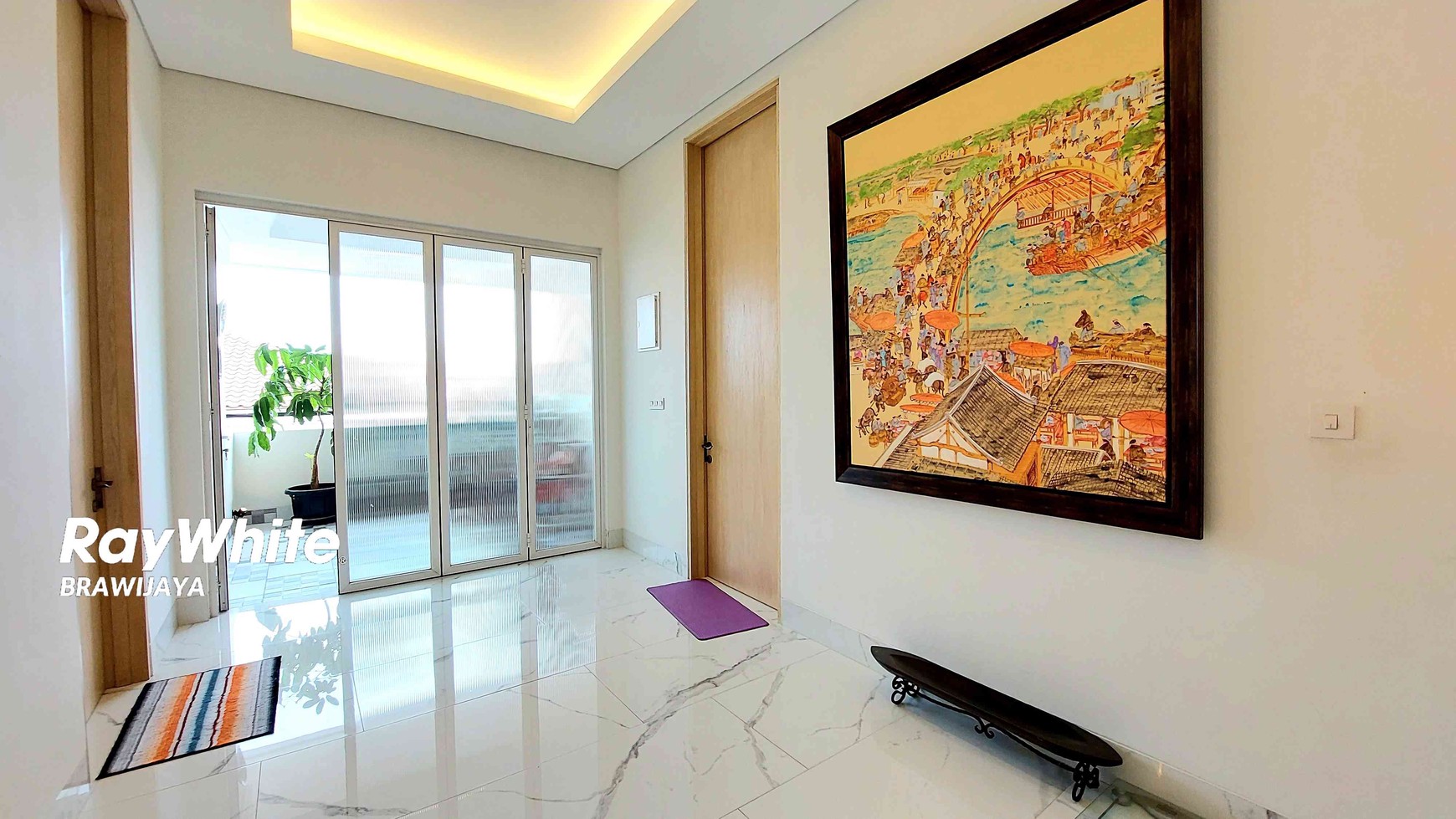 TOWNHOUSE DI RAGUNAN, JAKSEL, INDOCHINE DESIGN INTERIOR, 2 KM KE  TOL JORR