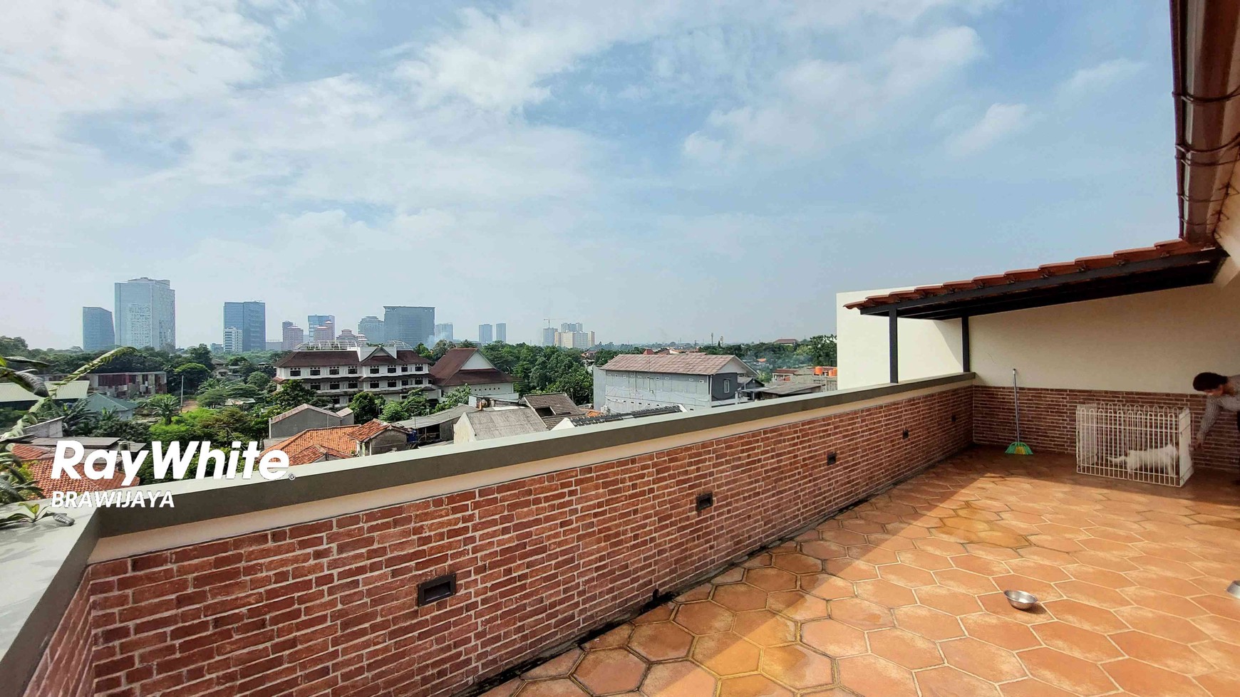 TOWNHOUSE DI RAGUNAN, JAKSEL, INDOCHINE DESIGN INTERIOR, 2 KM KE  TOL JORR