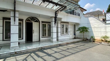 Rumah di Menteng Harga Menarik, Akses Strategis (Butuh Renovasi)