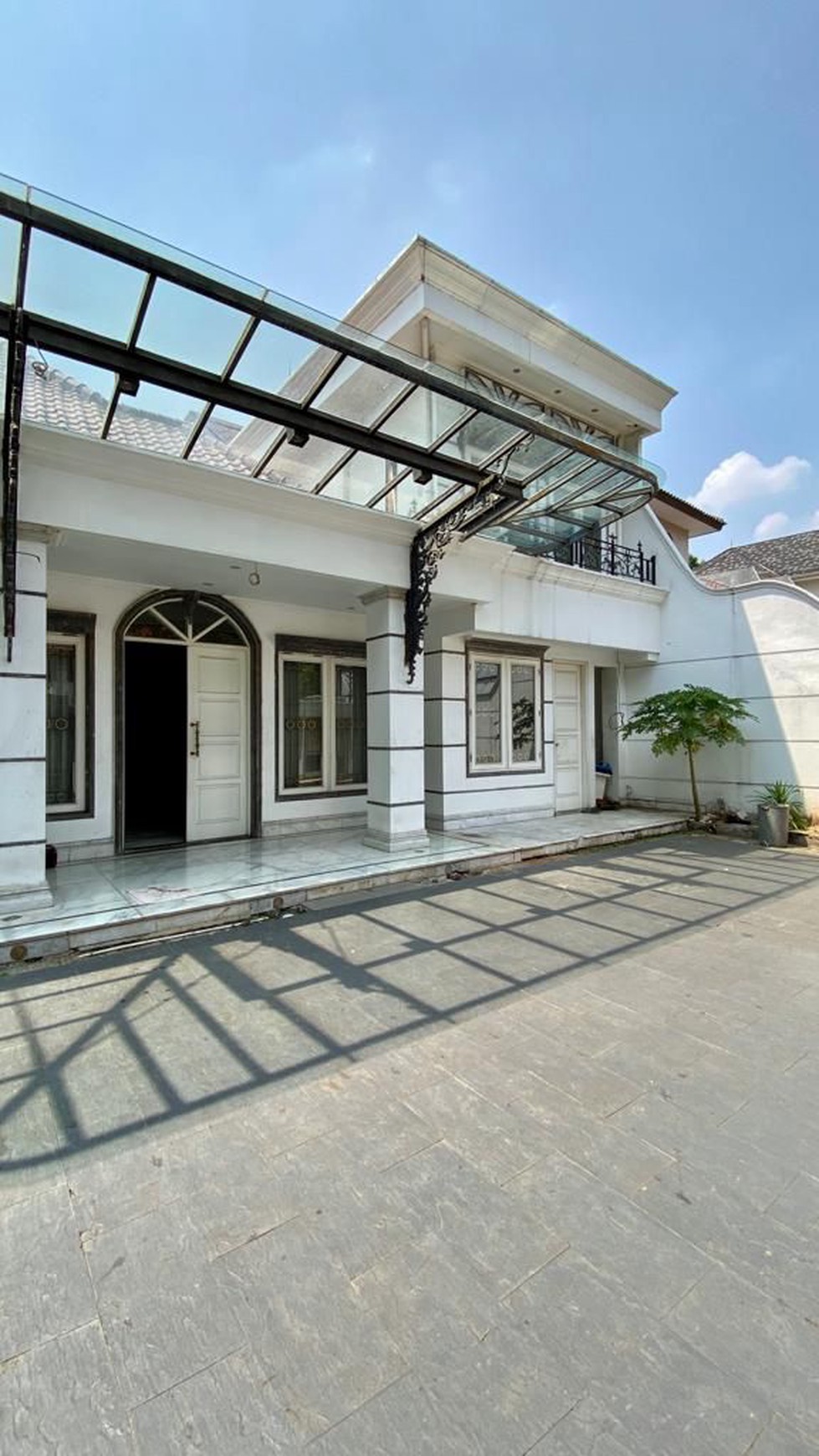 Rumah di Menteng Harga Menarik, Akses Strategis (Butuh Renovasi)