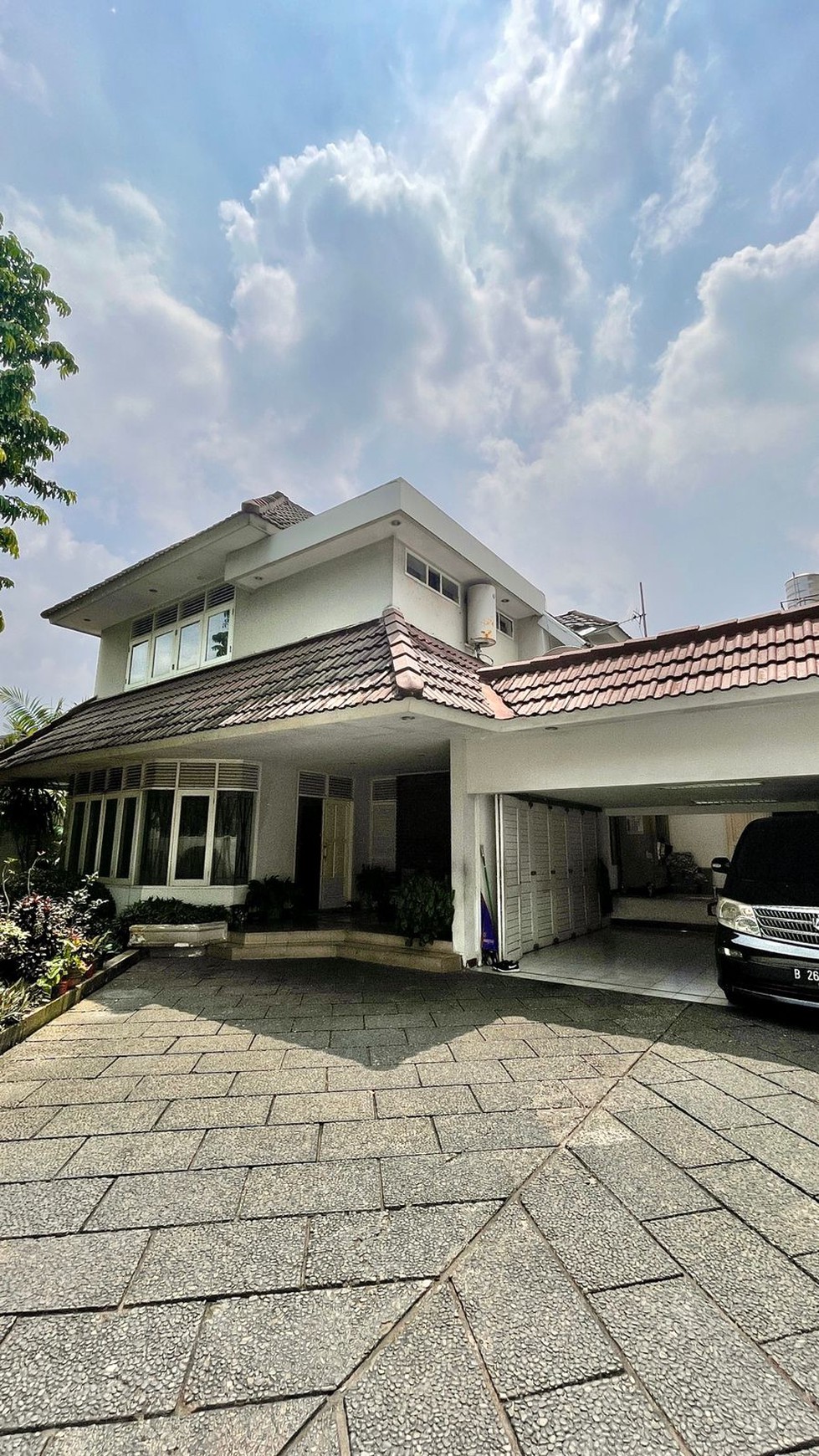 Pondok Indah- Rumah Lama Siap Huni Harga Mendekati NJOP