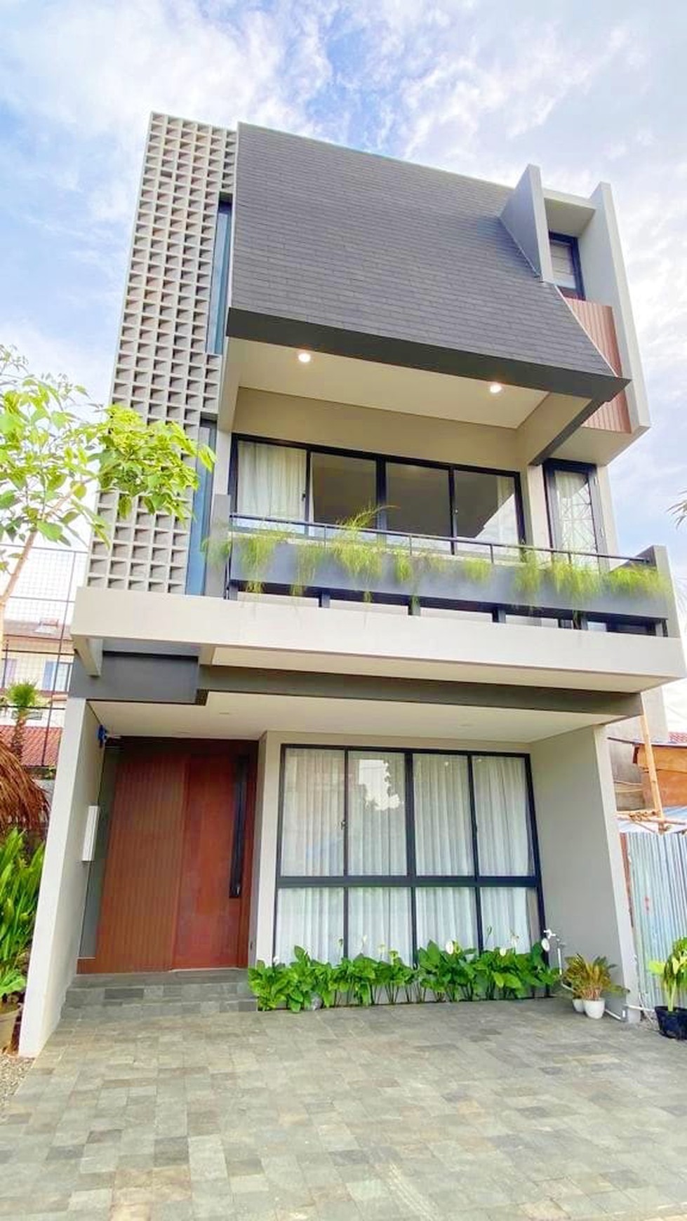 Brand New Townhouse 3 Floor + RoofTop. Berlokasi di Cilandak Kko - Jaksel