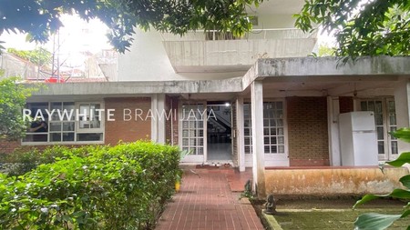 Rumah Lama Lokasi Sangat Strategis Area Brawijaya Kebayoran Baru