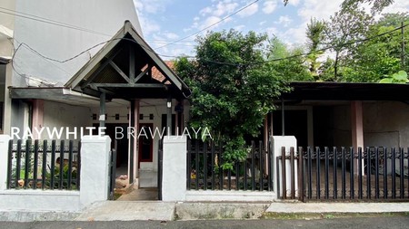 Rumah Lama Hitung Tanah dalam Kompleks Area Pasar Minggu