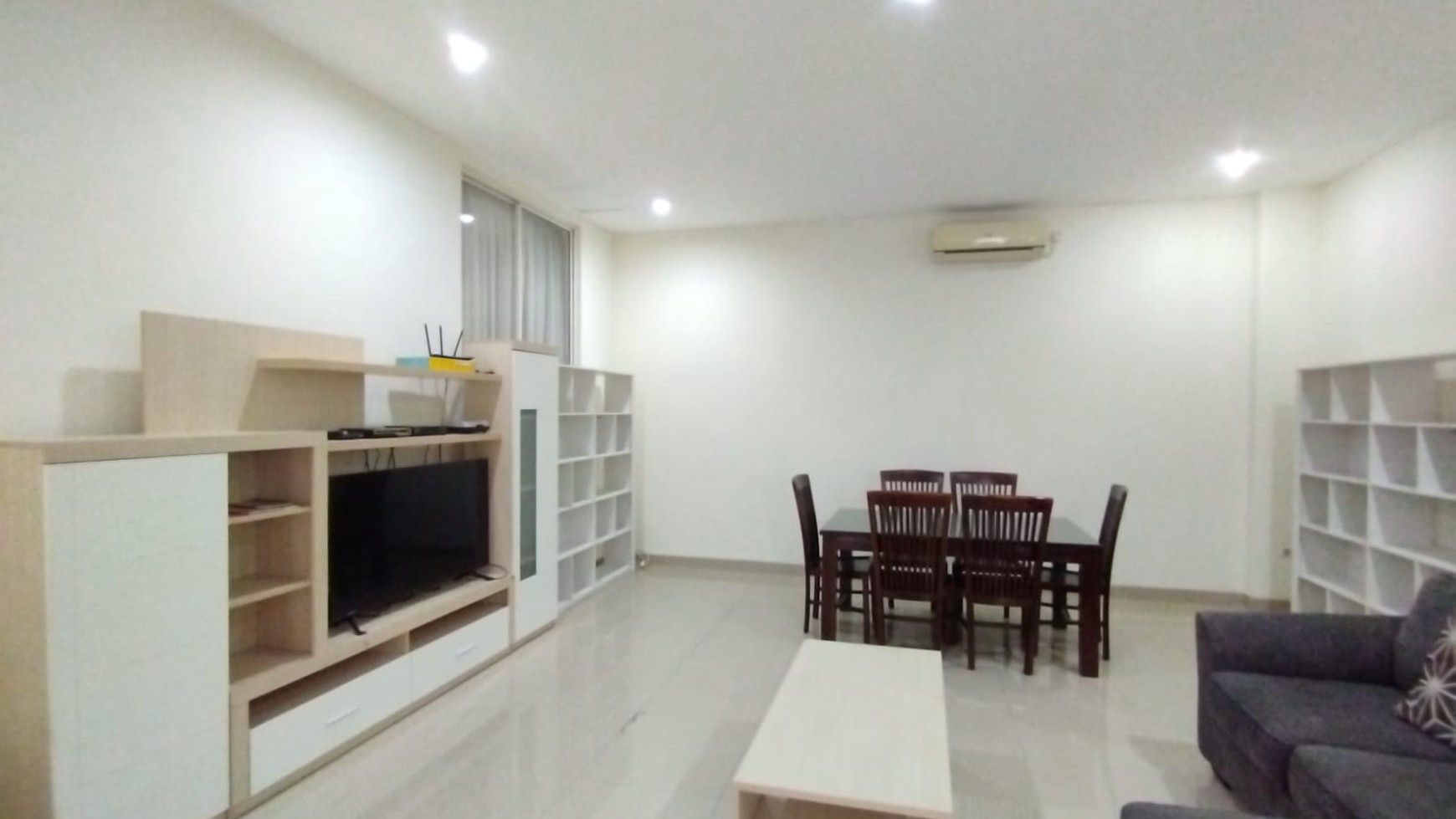 Full Furnished Rumah Split Level 3 lantai Residence One Blue Sapphire, Rapih Siap Huni, Selangkah ke Binus School