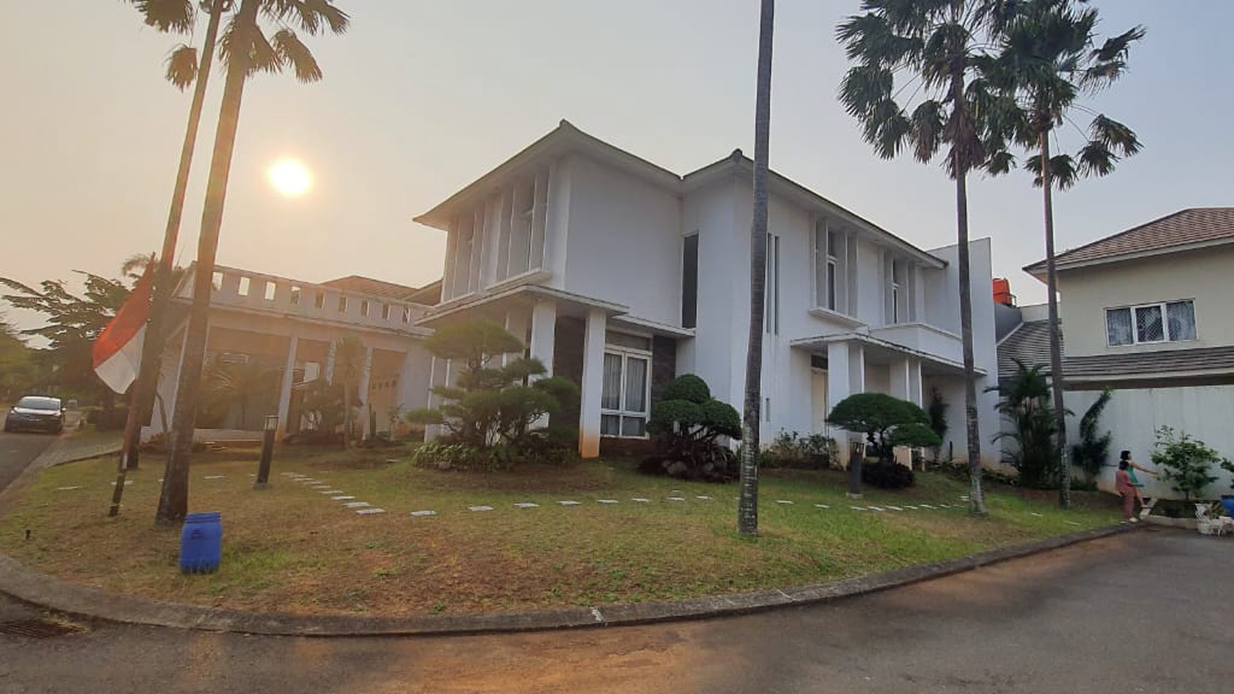 Rumah luxury Luas,Hoek dua lantai di cluster primary Kota Wisata