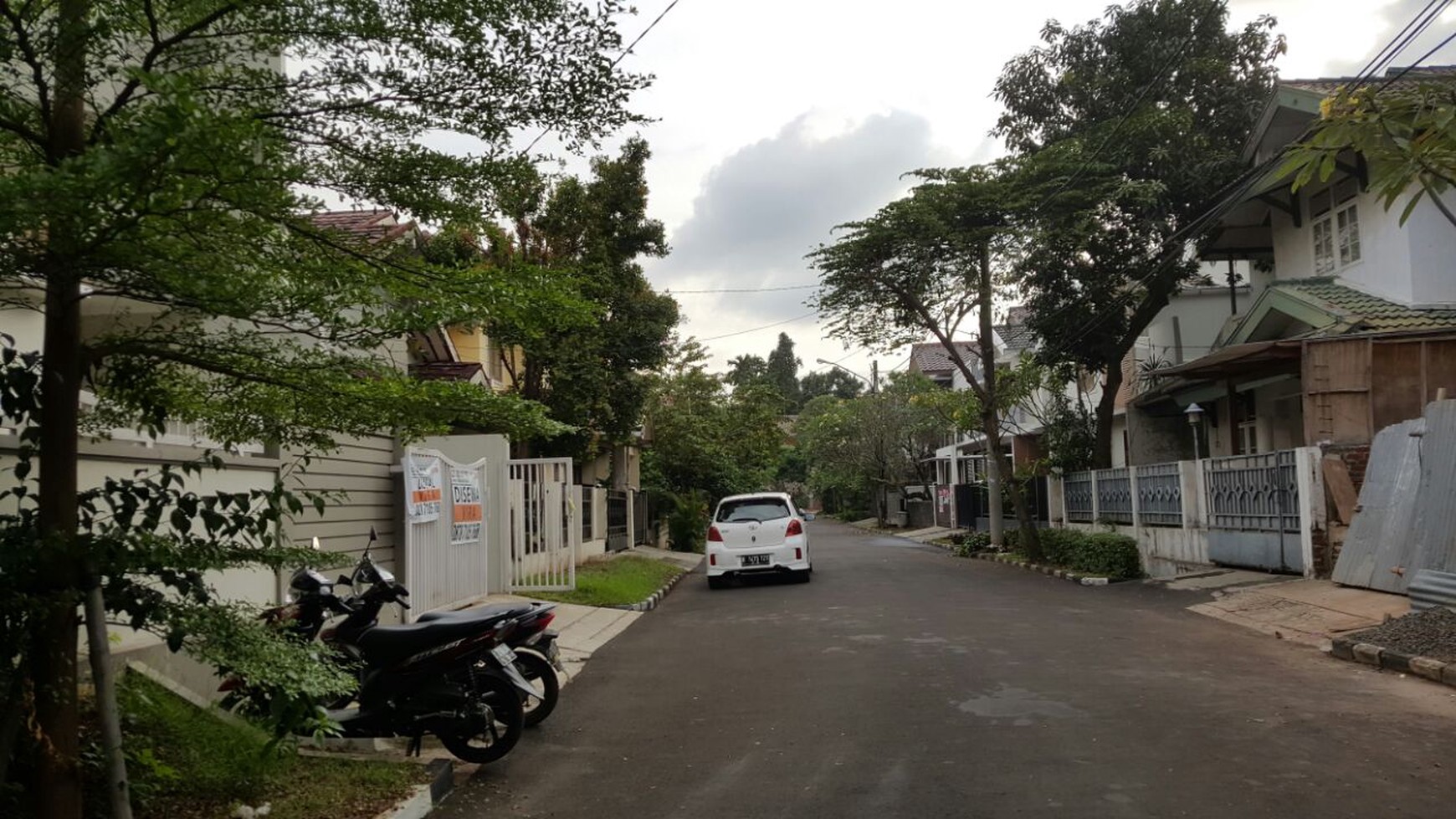 HOT SALE !!! Rumah Siap Huni, Lokasi Strategis, dan Nyaman @Maleo, Bintaro