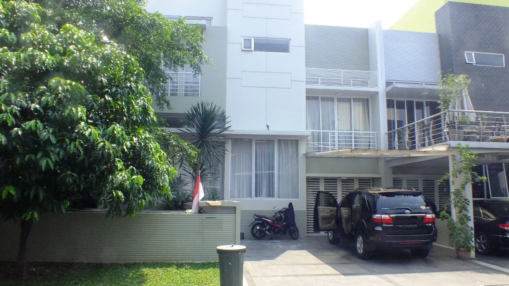 Rumah minimalis dlm cluster Kebayoran residence , Sektor 7 Bintaro Jaya, keamanan 24 jam. One gate system. Dekat dg rs , pasar modern , sekolah , area kuliner, dekat dg pintu toll pondok aren