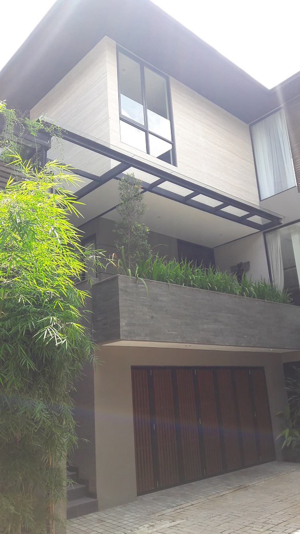 Townhouse di Cilandak, Dalam Cluster; Hanya 2 KM dari CITOS, Private Swimming Pool, SHM