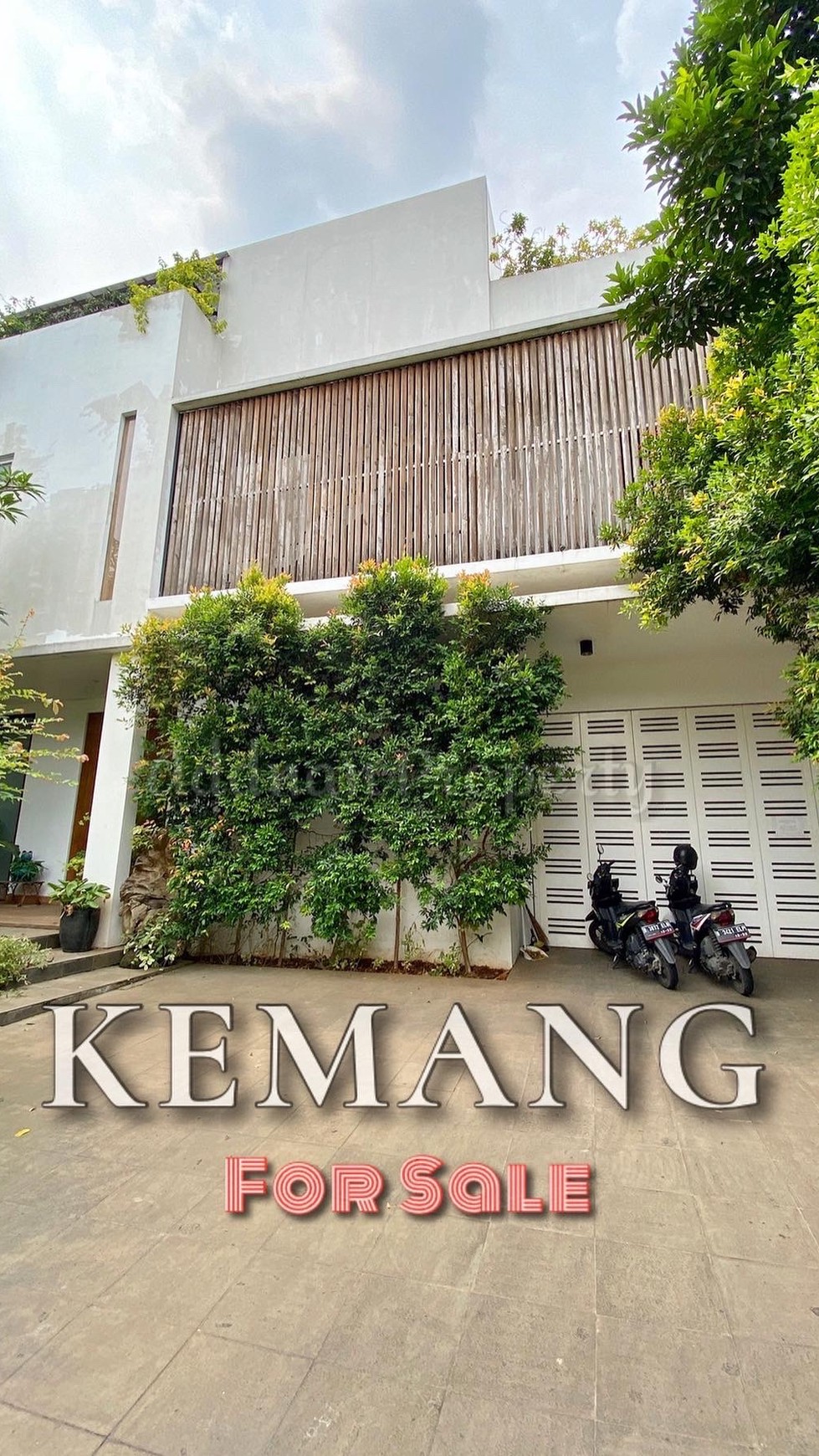 For Sale Nice House at Kemang Barat. 3 Fool with BBQ Roof Top - Jaksel