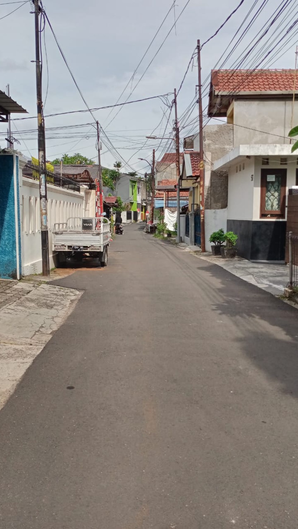 Rumah terawat  baik deket rs suyoto, mal , pintu toll, pd indah , tempat kuliner, di  Veteran Jakarta selatan , SHM.