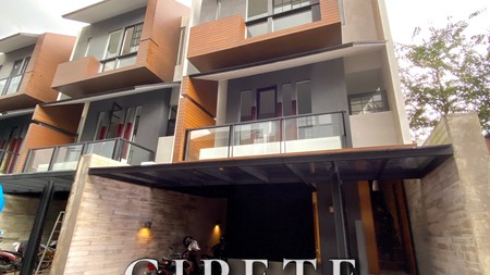 Dijual Rumah baru Modern Minimalist siap huni lokasi di Cipete Selatan. Jaksel