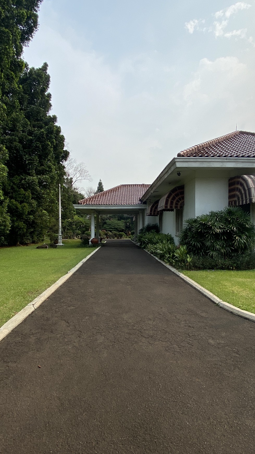 Dijual Rumah Besar Lokasi Elit dan Strategis di Kemang Dalam. Kemang. Jakarta Selatan BEBAS BANJIR