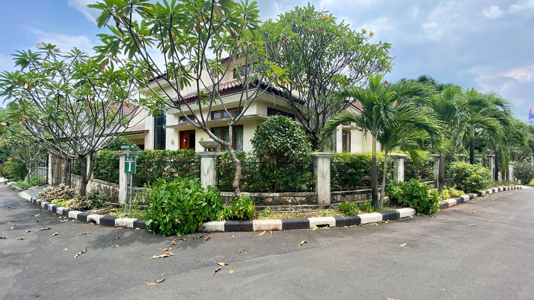 DIJUAL!! Rumah Siap Huni dalam kompleks -Perumahan Bukit Mas. Rempoa-Jaksel