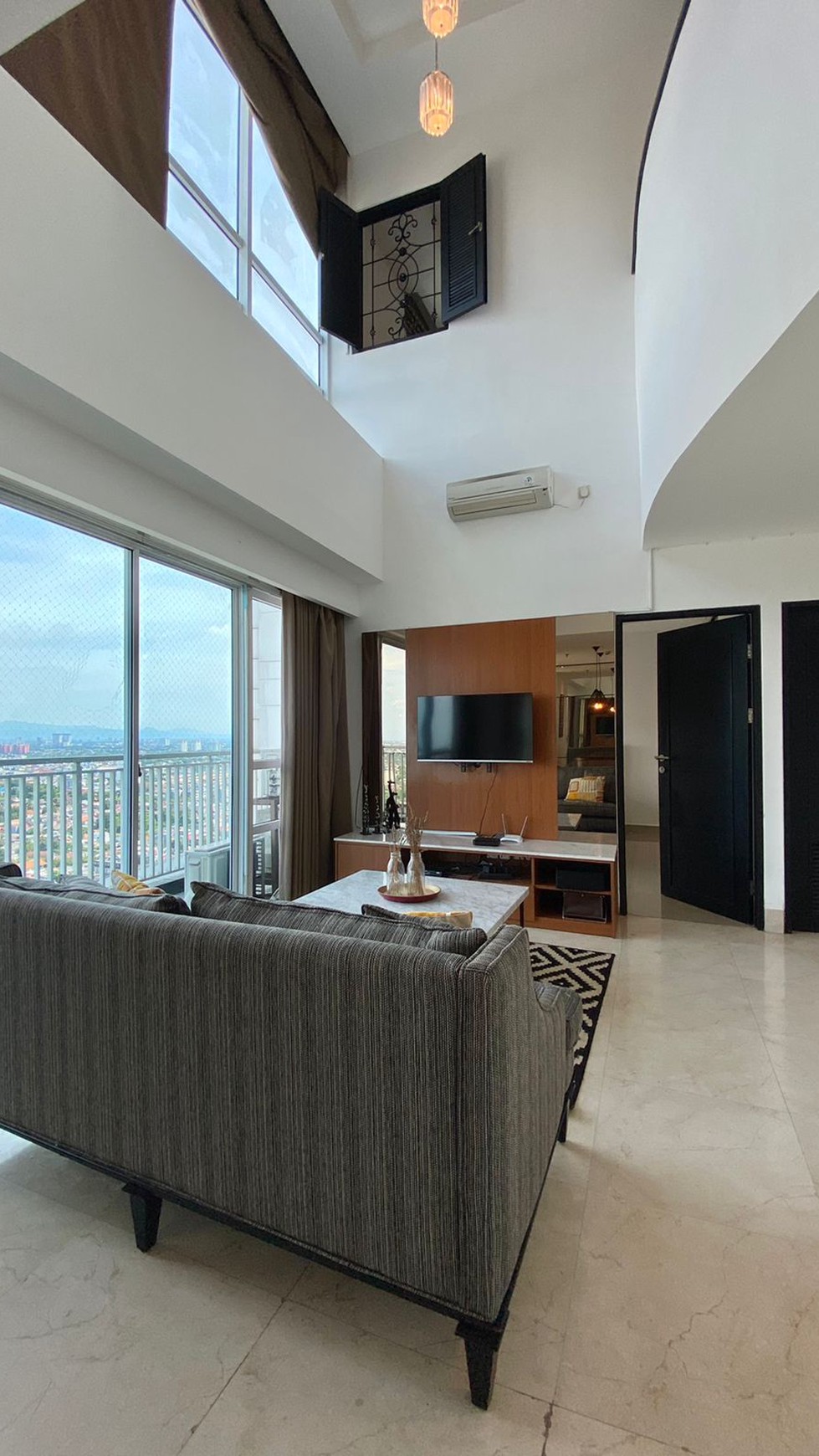 Apartement Essence Darmawangsa Tower EM2  3 BR Tipe Loft