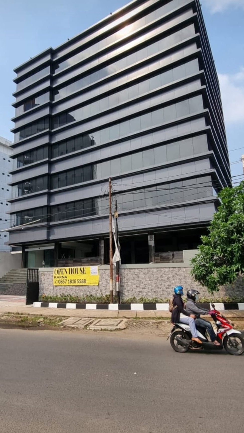 Gedung Baru.   Lokasi strategis, di per4an jln.TB.Simatupang