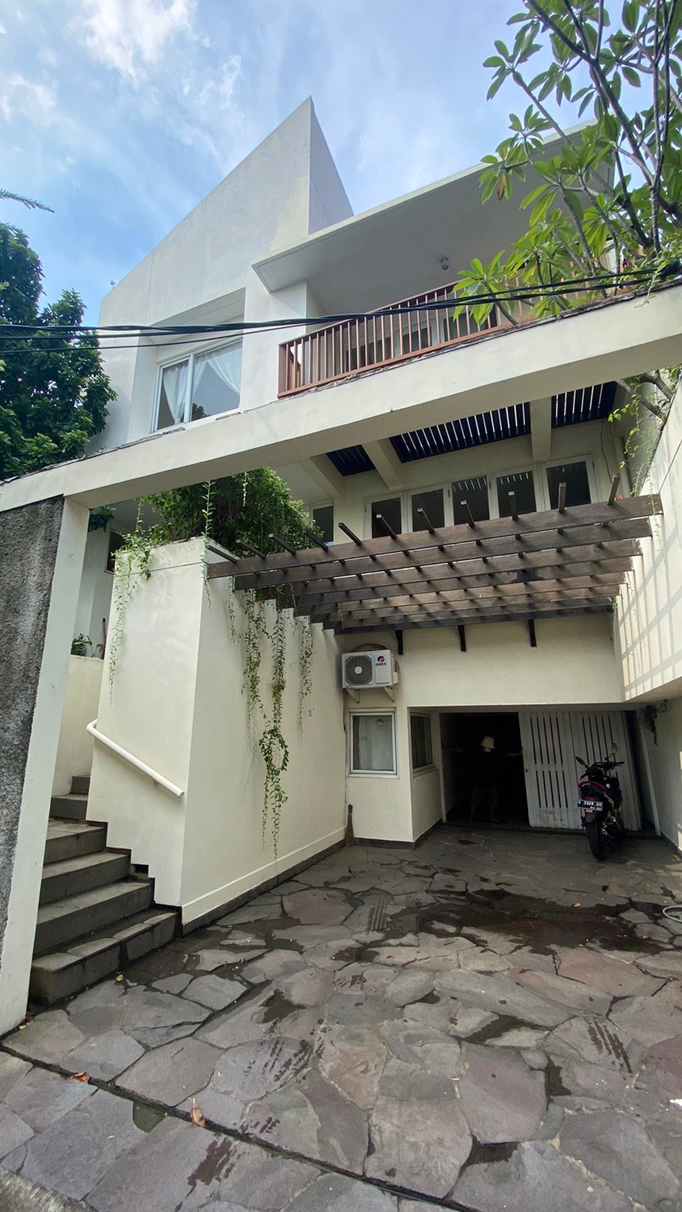 Rumah Dalam Townhouse Bangka IX Furnished