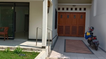 RUMAH DISEWA JALAN CIKATOMAS KEBAYORAN BARU JAKARTA SELATAN