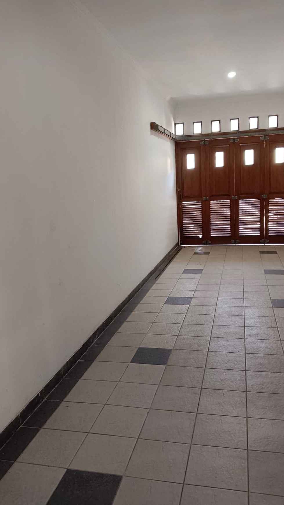 RUMAH DISEWA JALAN CIKATOMAS KEBAYORAN BARU JAKARTA SELATAN