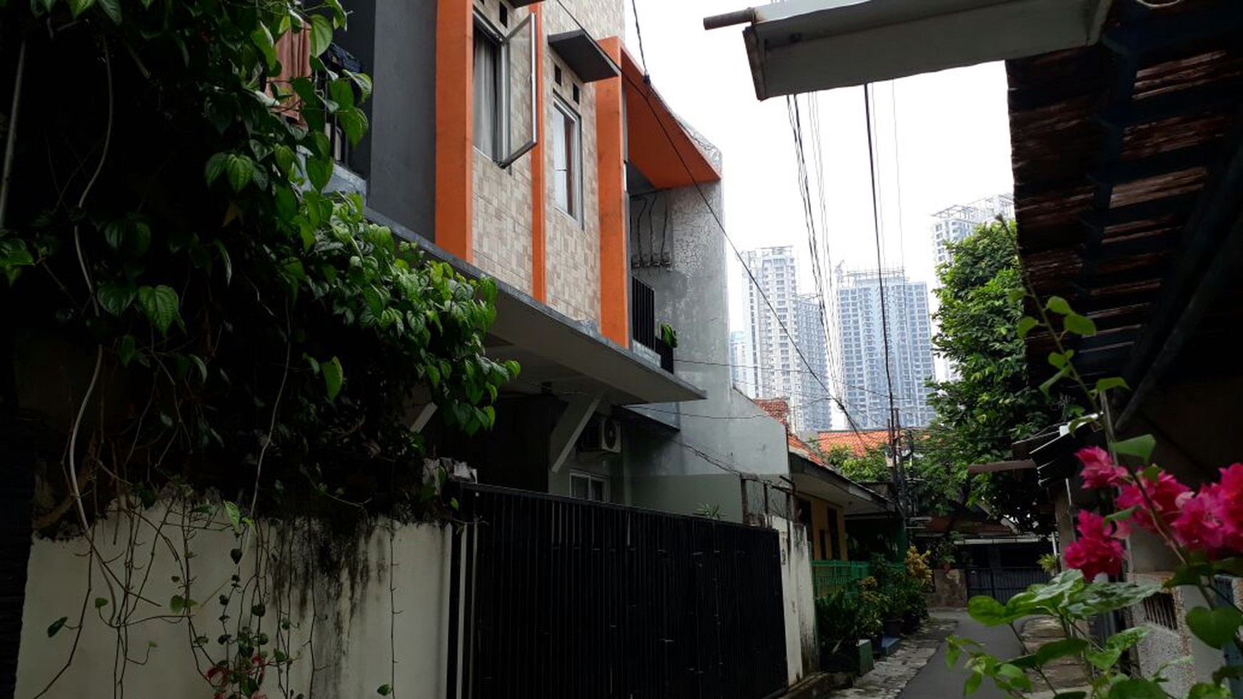 Rmh tinggal dan usaha kost- Kost an siap huni, Lingkungan aman dan Nyaman di Jakarta Barat. 