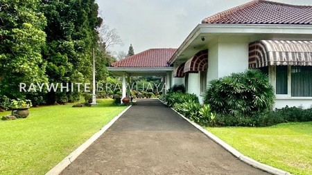 Rumah Besar Lokasi Tenang dan Bebas Banjir Area Kemang Dalam