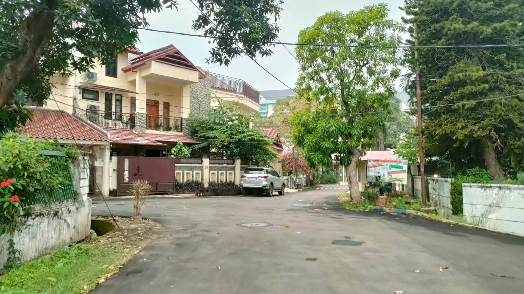 Jual dibawah NJOP ! Rumah lama di Komp.Loka Indah, Warung Buncit, Jakarta Selatan.