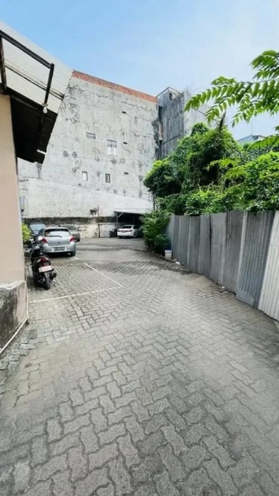 Ruko Di Lokasi Strategis Di Jl Kebayoran Baru Jakarta Selatan