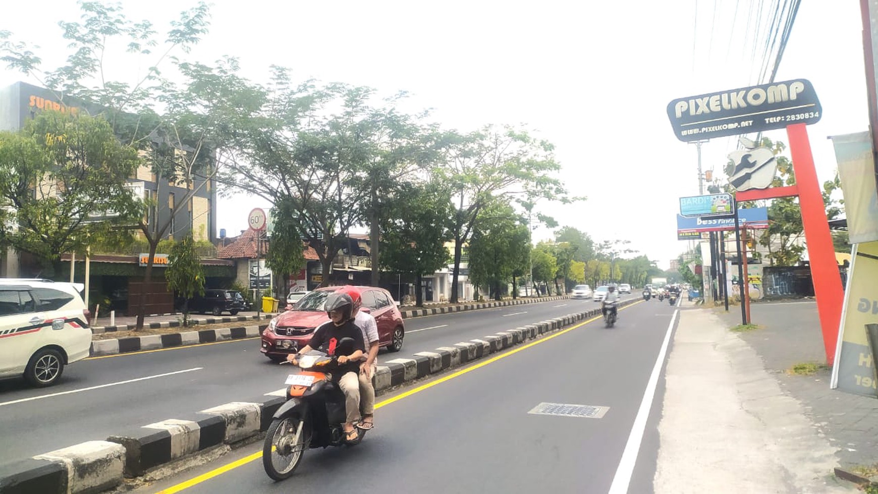 Ruko 3 Lantai Tempat Strategis di Jl RingRoad Utara Yogyakarta 