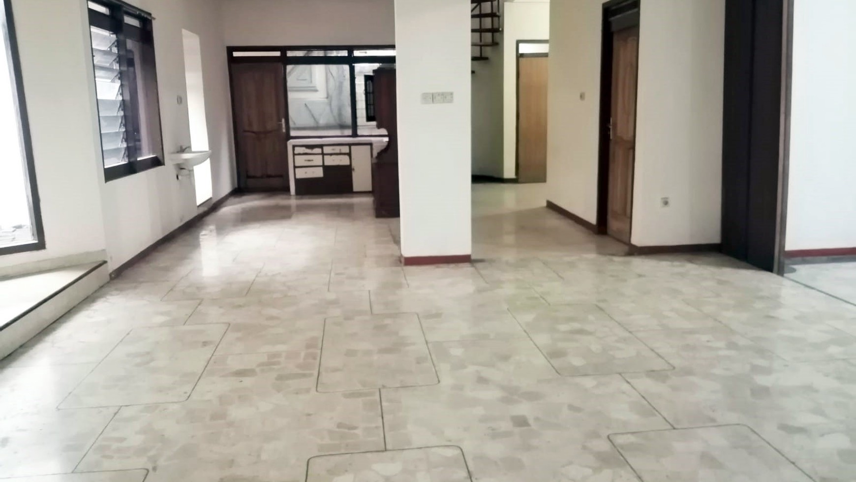 Rumah di Jemur Andayani, bisa untuk rumah tinggal/kantor, row jalan lebar