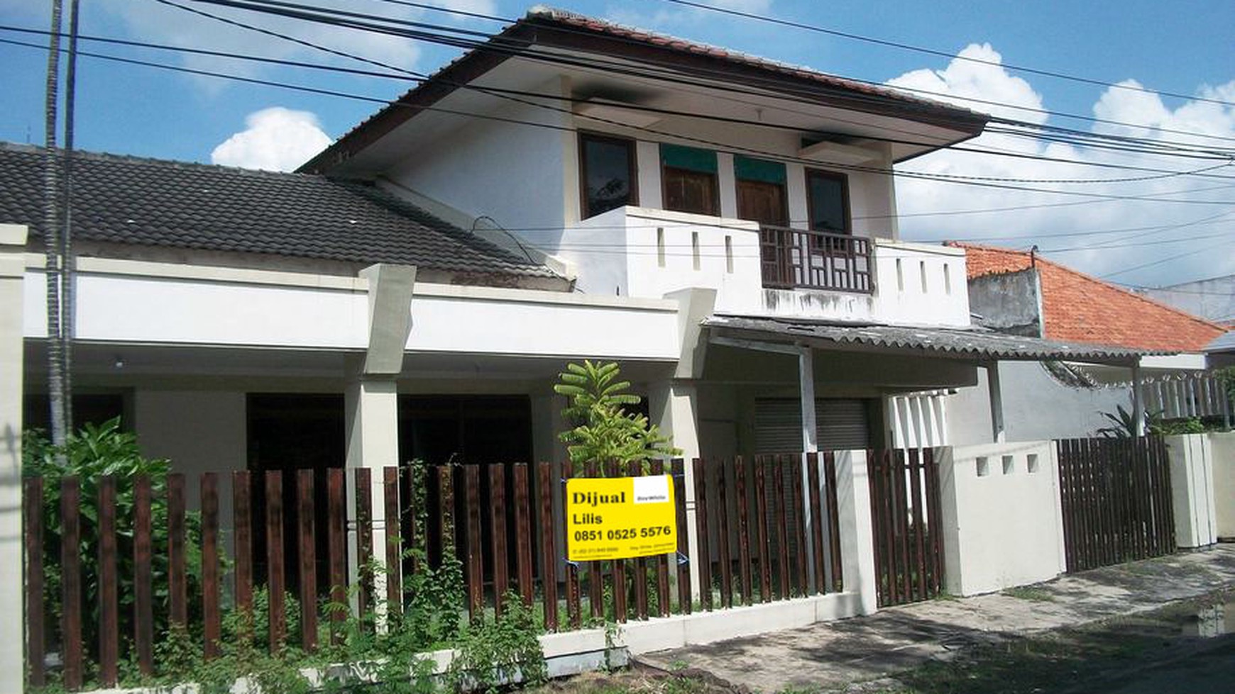 Rumah di Jemur Andayani, bisa untuk rumah tinggal/kantor, row jalan lebar