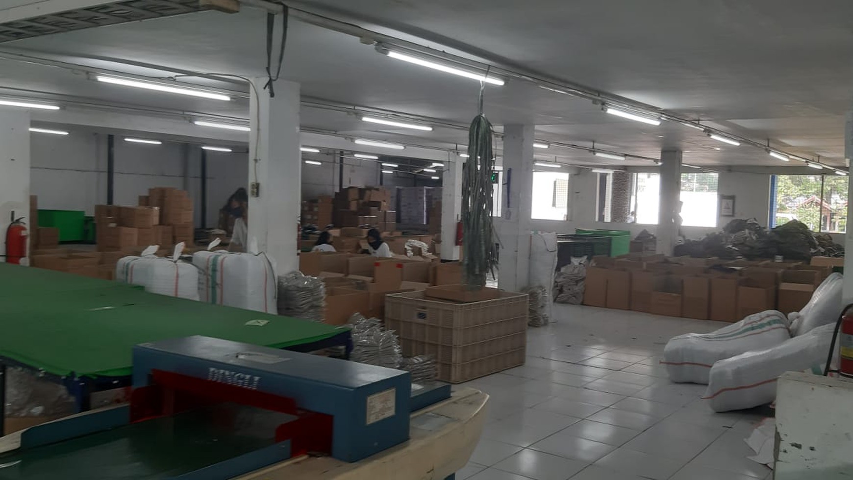 Pabrik Garment Siap Pakai di Jl Raya Cinangka, Sawangan Depok, Jawa Barat