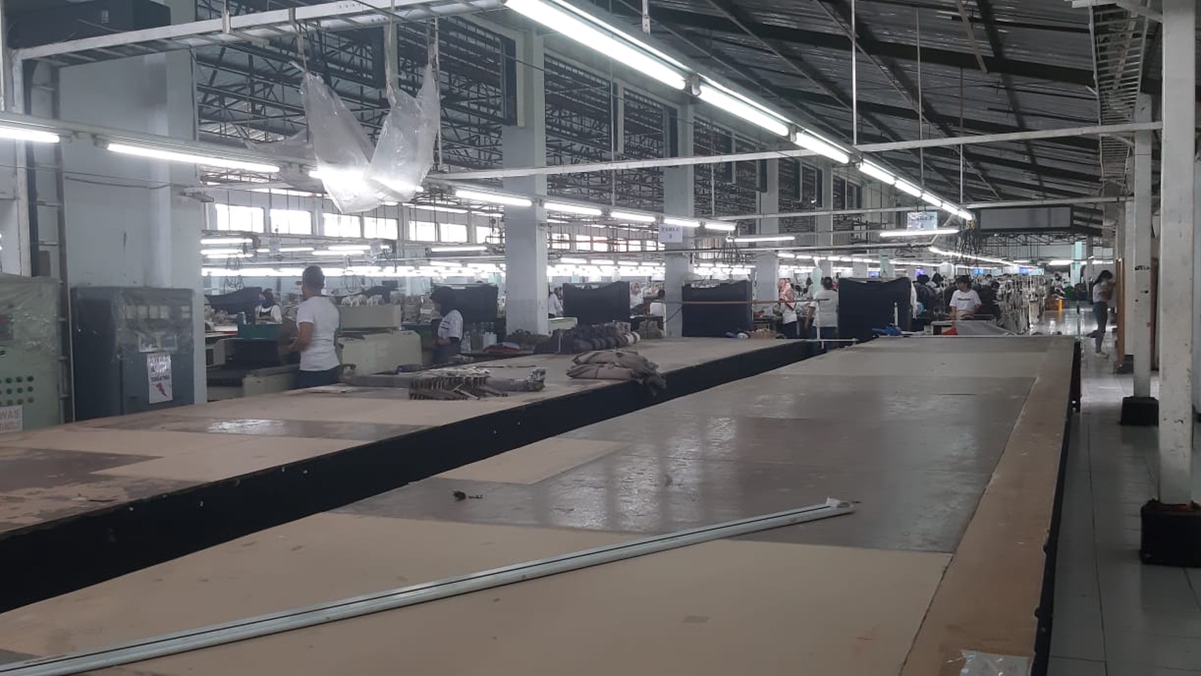 Pabrik Garment Siap Pakai di Jl Raya Cinangka, Sawangan Depok, Jawa Barat