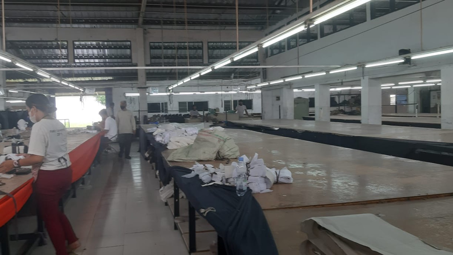 Pabrik Garment Siap Pakai di Jl Raya Cinangka, Sawangan Depok, Jawa Barat