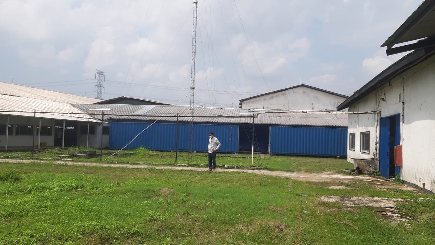 Pabrik Garment Siap Pakai di Jl Raya Cinangka, Sawangan Depok, Jawa Barat 