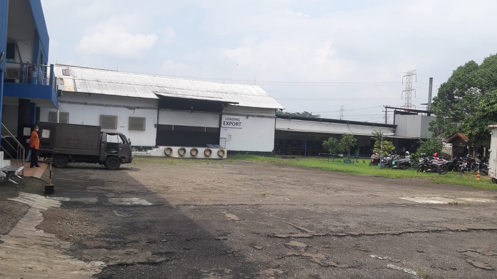 Pabrik Garment Siap Pakai di Jl Raya Cinangka, Sawangan Depok, Jawa Barat 