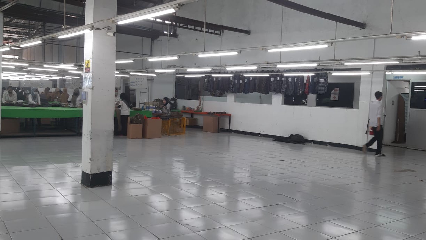 Pabrik Garment Siap Pakai di Jl Raya Cinangka, Sawangan Depok, Jawa Barat