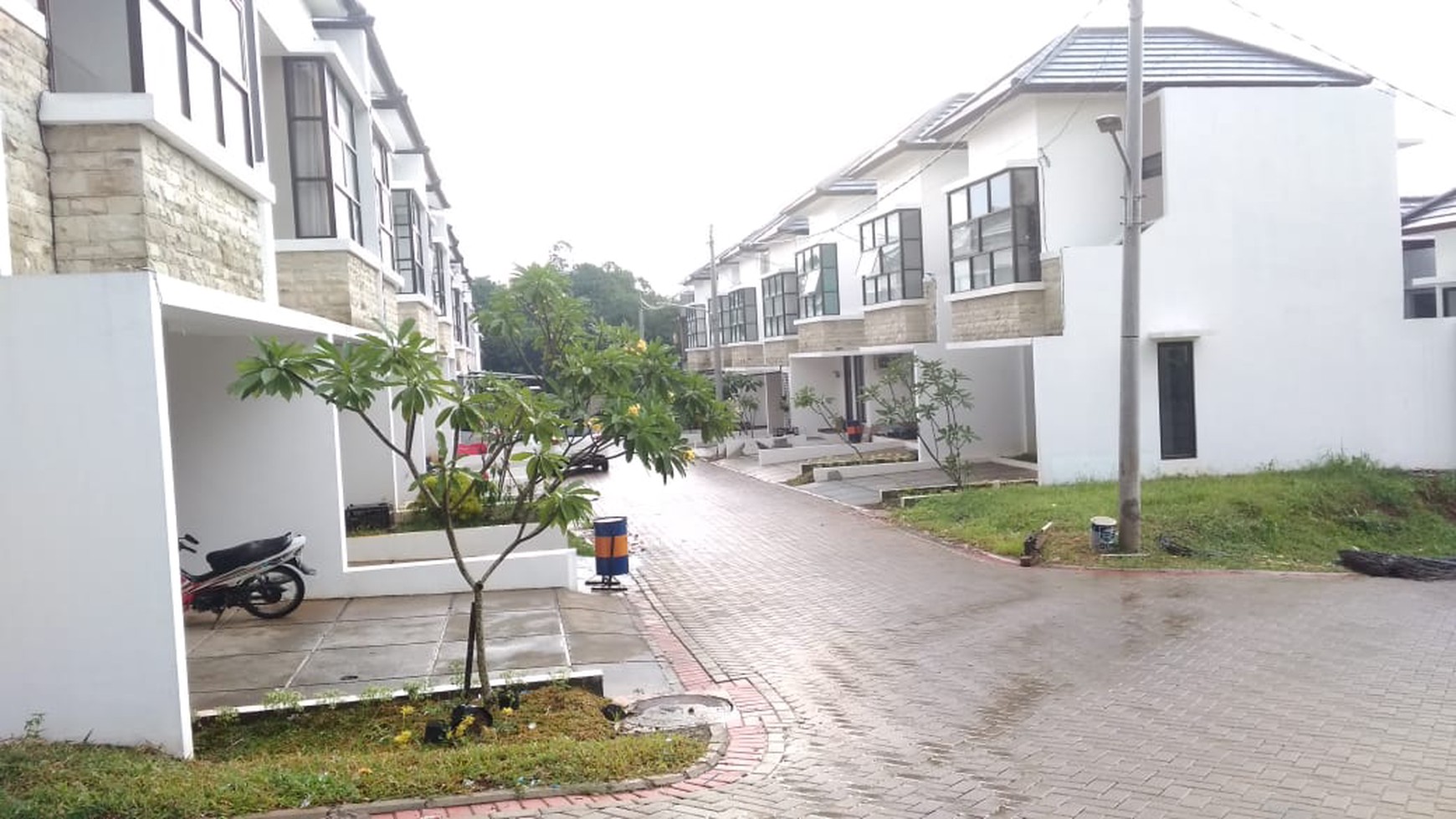 Rumah Nyaman dan Siap Huni di Cluster The Villas, Ciater