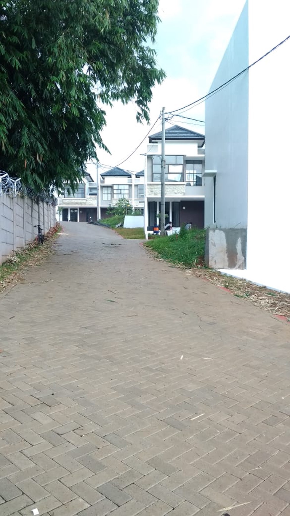 Rumah Nyaman dan Siap Huni di Cluster The Villas, Ciater