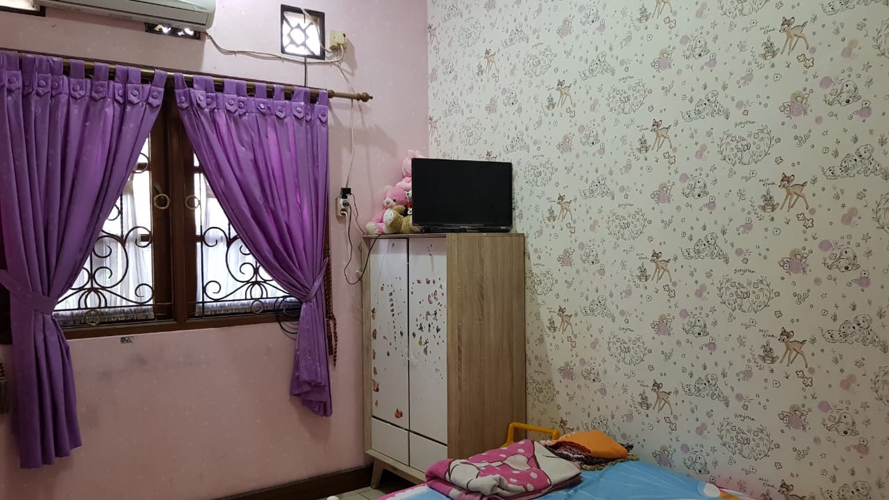 Di jual rumah cantik 2 lantai  di villa nusa indah 3 harga nego