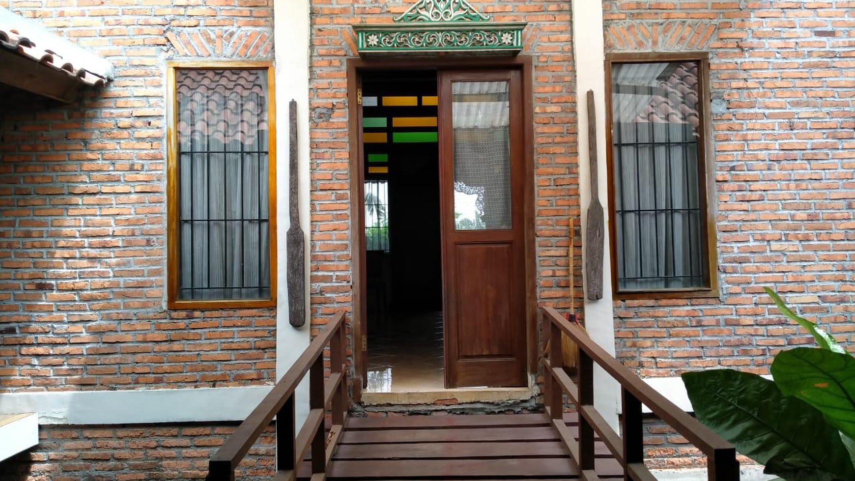 Di jual rumah joglo jati di kranggan pasar cibubur dekat hotel Avenzel ,harga nego