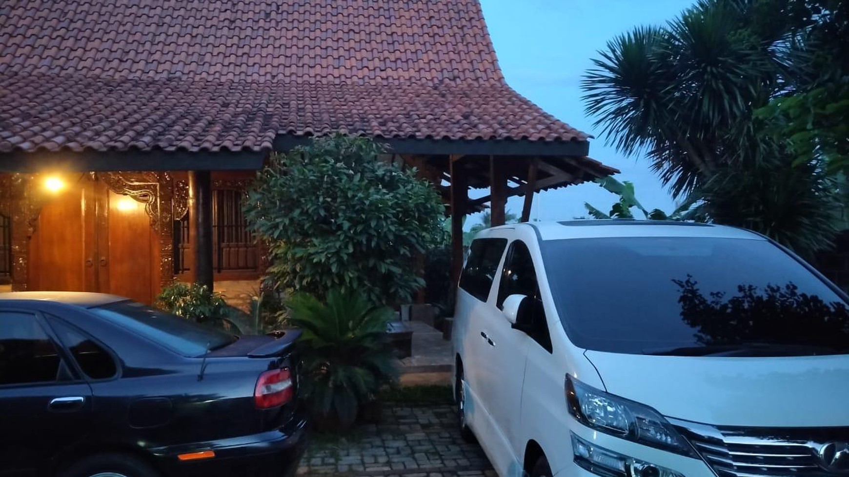 Di jual rumah joglo jati di kranggan pasar cibubur dekat hotel Avenzel ,harga nego