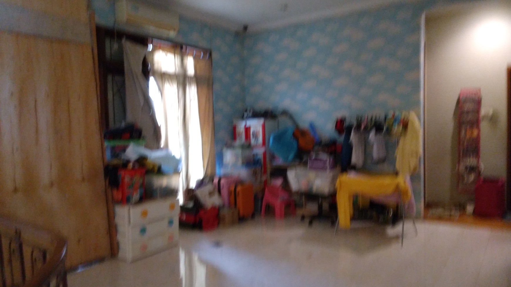 Di jual rumah cantik 2 lantai di kota wisata